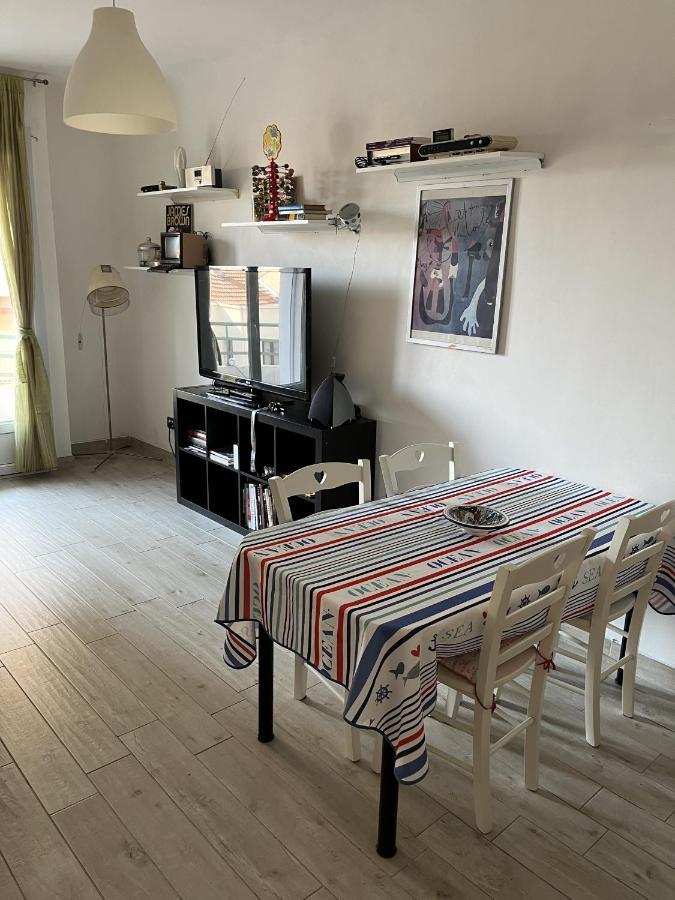 Grand F2 60Mq Centre Antibes, Proche Plages, Commerces, 2 Balcons, Parking, Train, Bus, Deco Vintage, Pet Friendly, Ideal Famille Ou 1-2 Couples Dış mekan fotoğraf